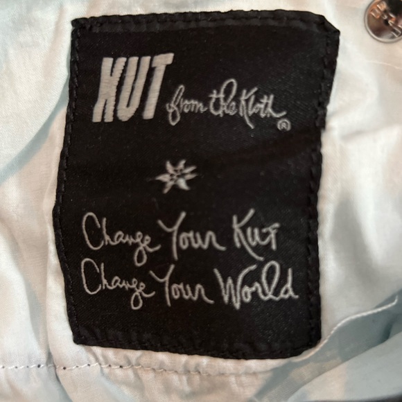 Flattering fit. Skinny jeans with floral print. Excellent condition. Size 4. - Picture 4 of 14